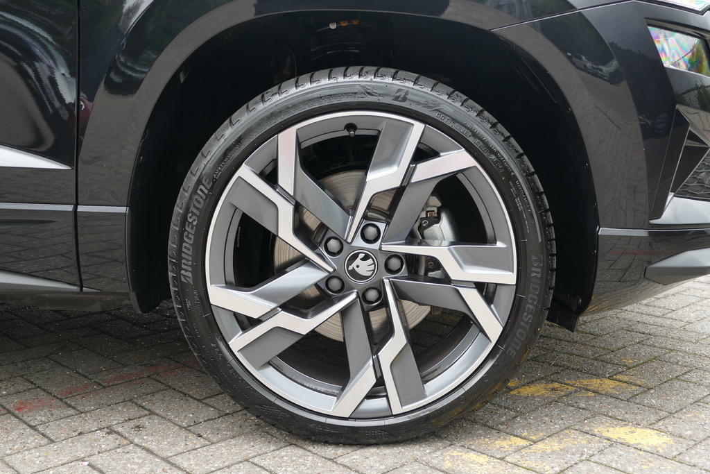Skoda Karoq 1.5 Tsi Sportline Edition Dsg 150 Ps Black #5