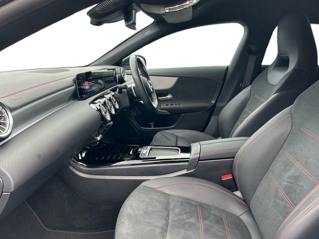 Mercedes-Benz CLA Class Cla 180 Amg Line Executive Shooting Brak Black #3
