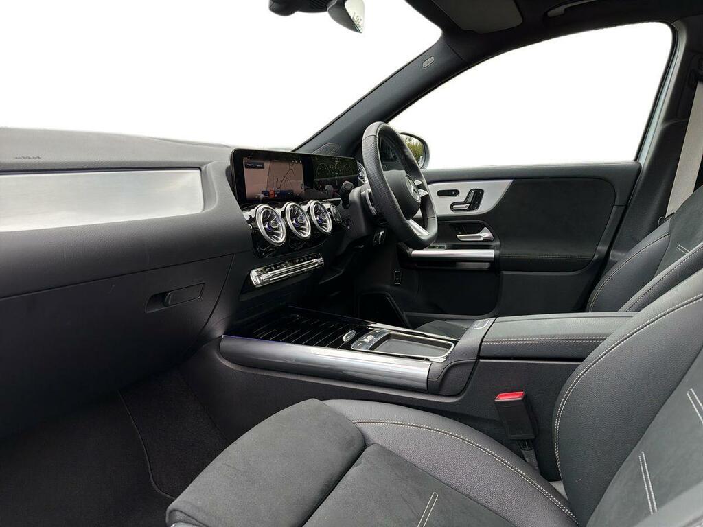 Mercedes-Benz GLA Class 2.0 Gla220d Amg Line Premium Plus 8G-dct 4Matic Silver #3