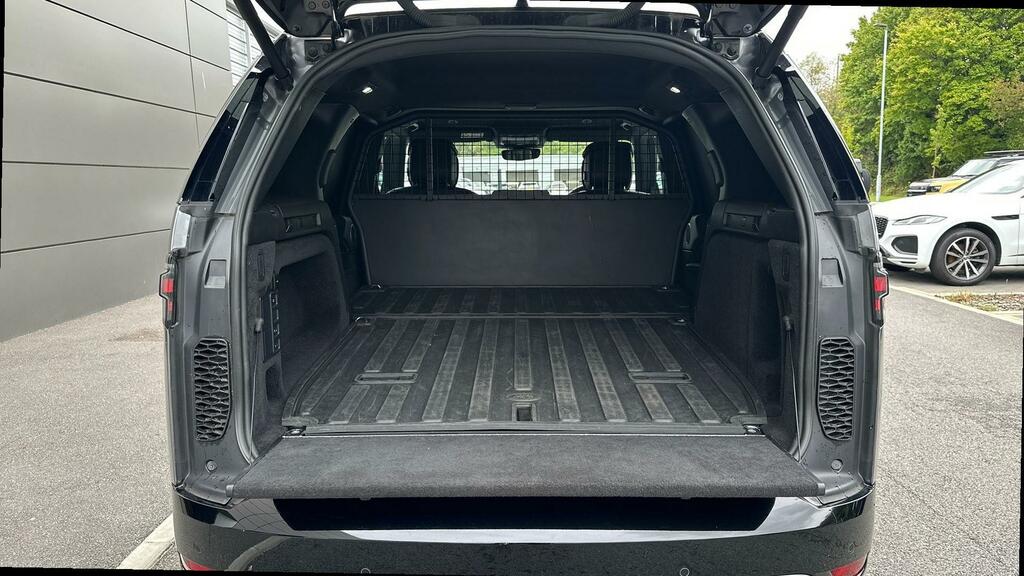 Land Rover Discovery 3.0 D300 Commercial Dynamic Hse Grey #4