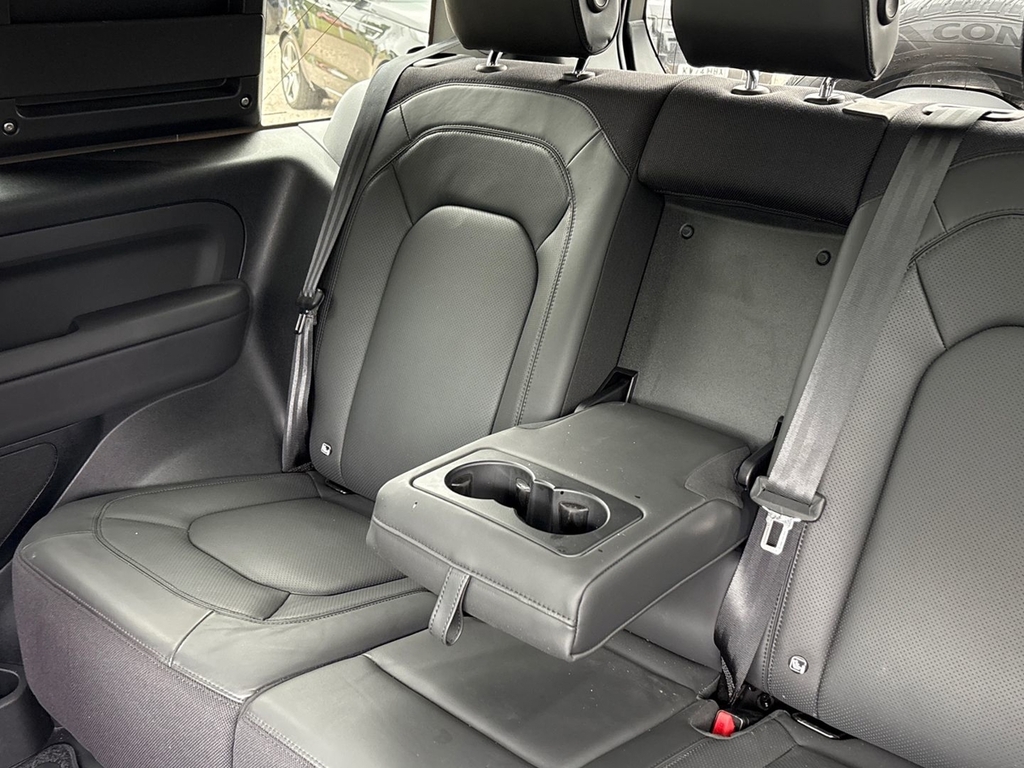 Land Rover Defender 90 X-dynamic Se White #38