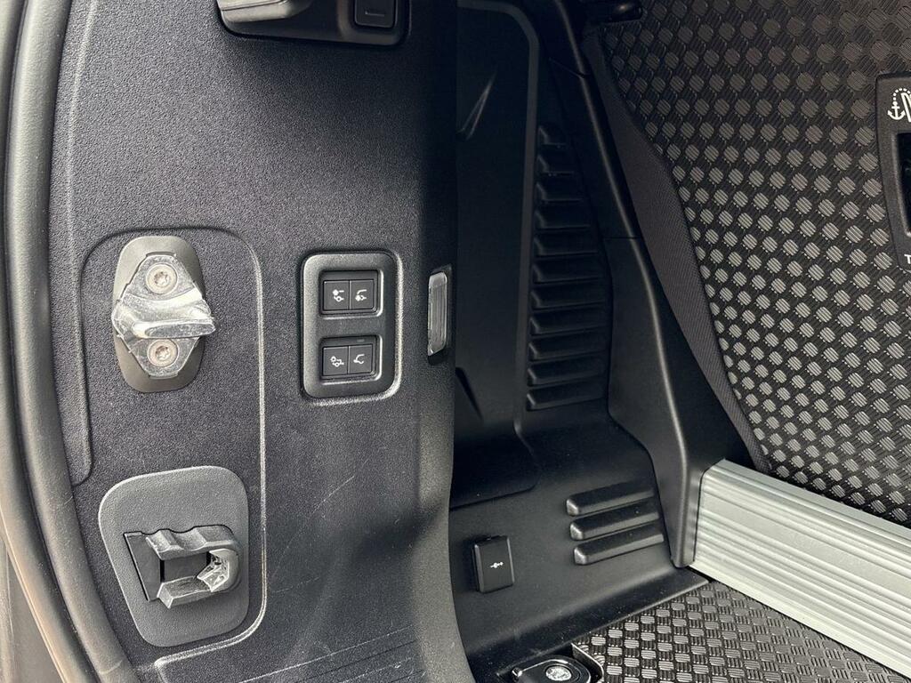 Land Rover Defender 90 X-dynamic Se White #30