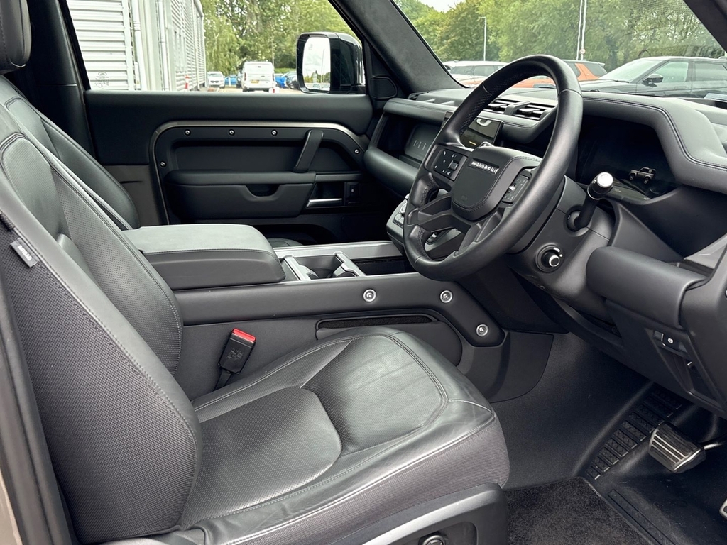 Land Rover Defender 90 X-dynamic Se White #32