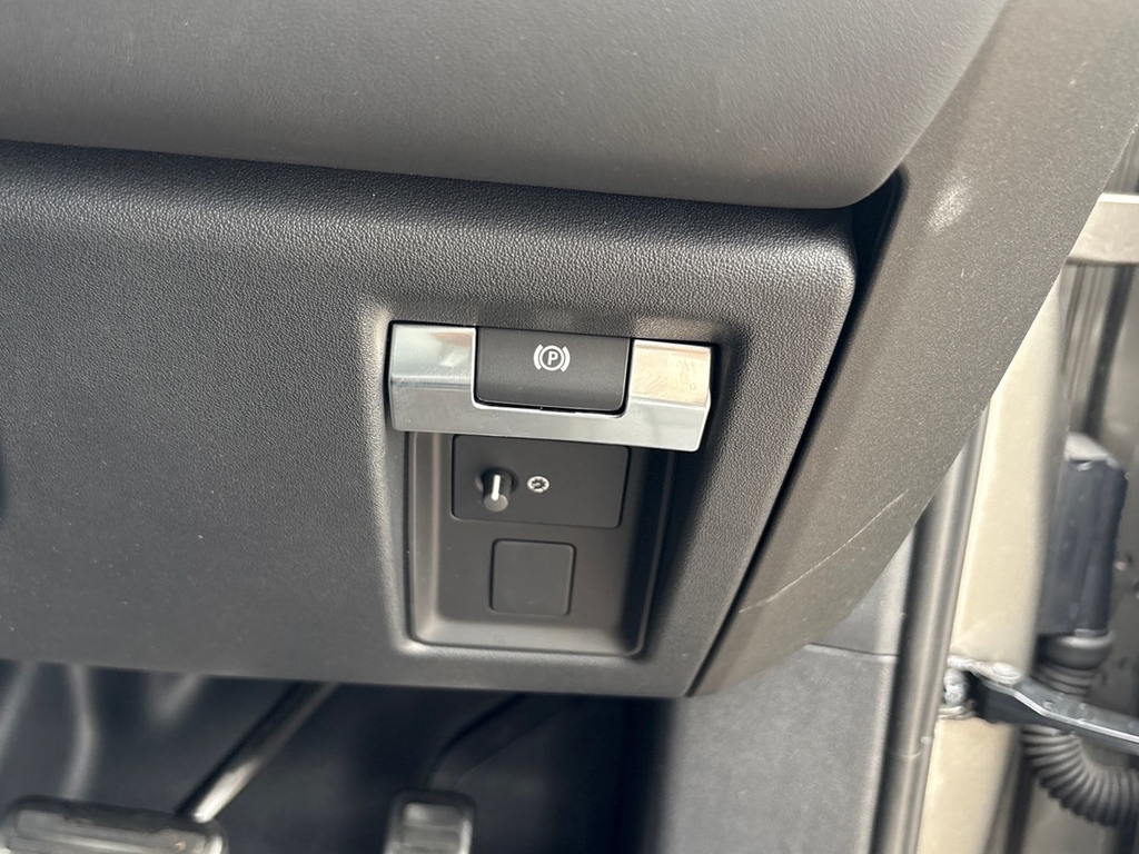 Land Rover Defender 90 X-dynamic Se White #34