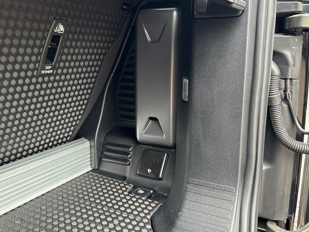 Land Rover Defender 90 X-dynamic Se White #27