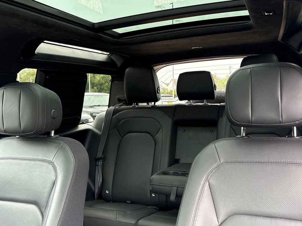 Land Rover Defender 90 X-dynamic Se White #45