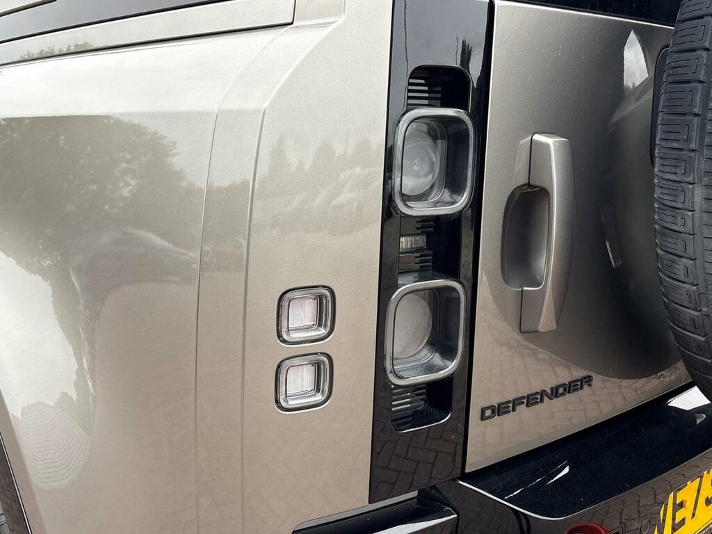 Land Rover Defender 90 X-dynamic Se White #19