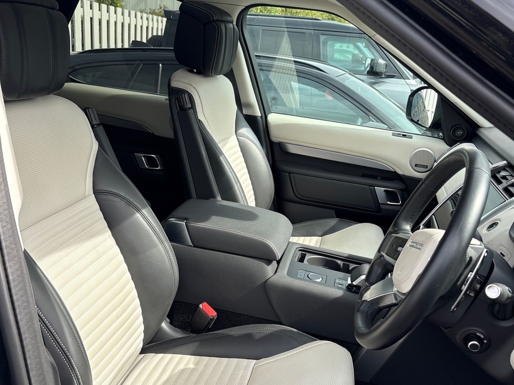Land Rover Discovery Dynamic Hse Black #37