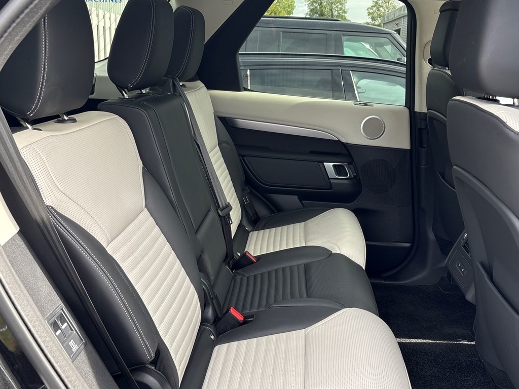 Land Rover Discovery Dynamic Hse Black #36