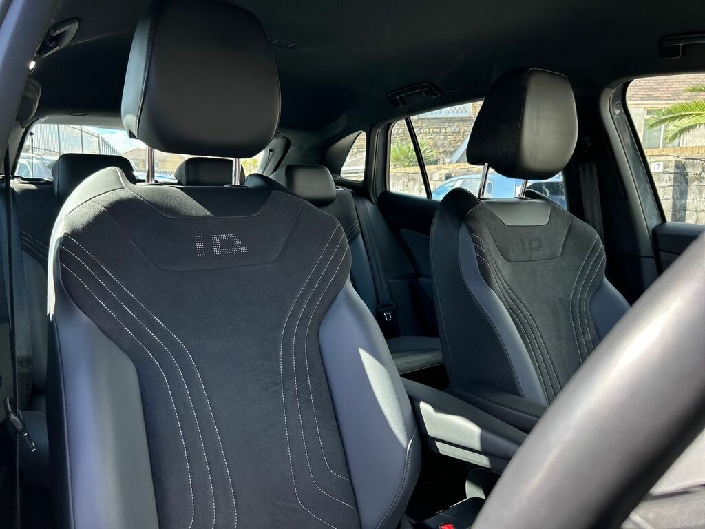 Volkswagen ID.4 Style Edition White #42