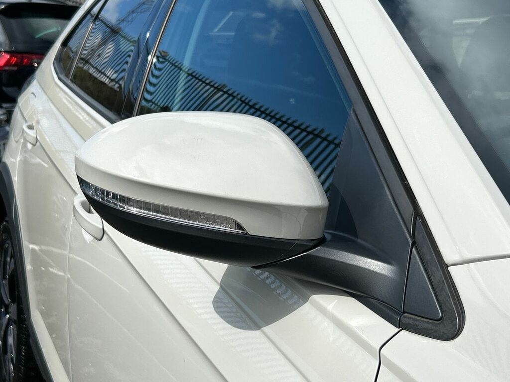 Volkswagen Taigo Hatchback Green #27