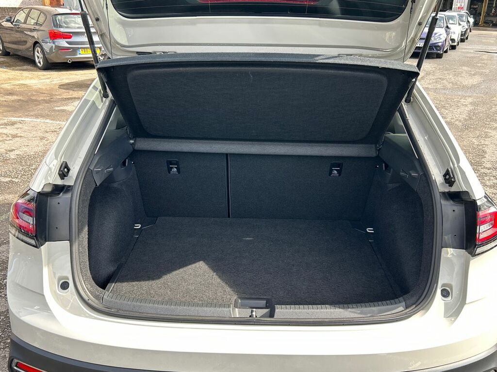 Volkswagen Taigo Hatchback Green #41