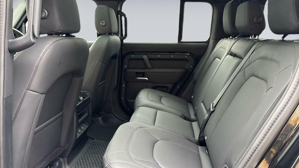 Land Rover Defender 110 3.0 D250 X-dynamic Se Black #4