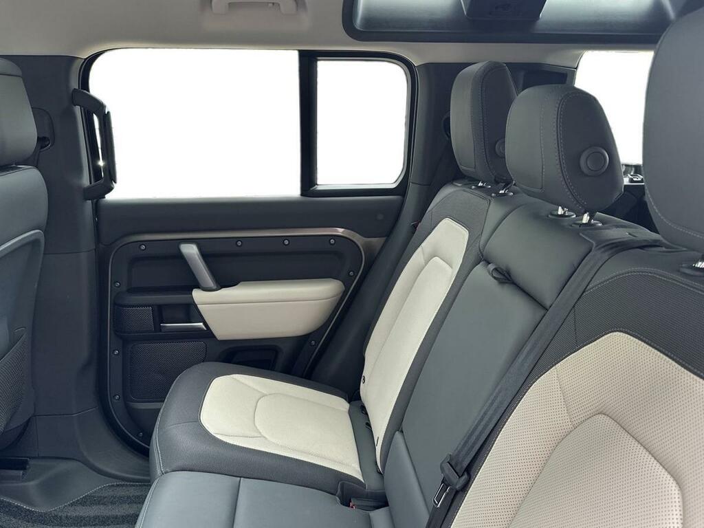 Land Rover Defender 110 3.0 D300 X-dynamic Hse Silver #4