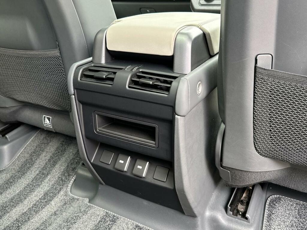 Land Rover Defender 110 3.0 D250 X-dynamic Hse Grey #18