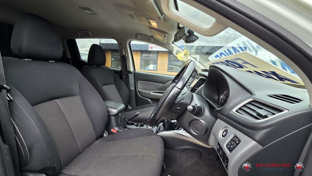 Mitsubishi L200 Dc Titan White