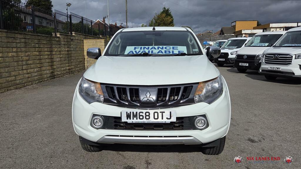 Mitsubishi L200 Dc Titan White #4