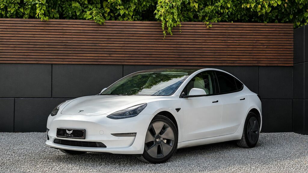Tesla Model 3 2021 Dual Motor Long Range Saloon A White