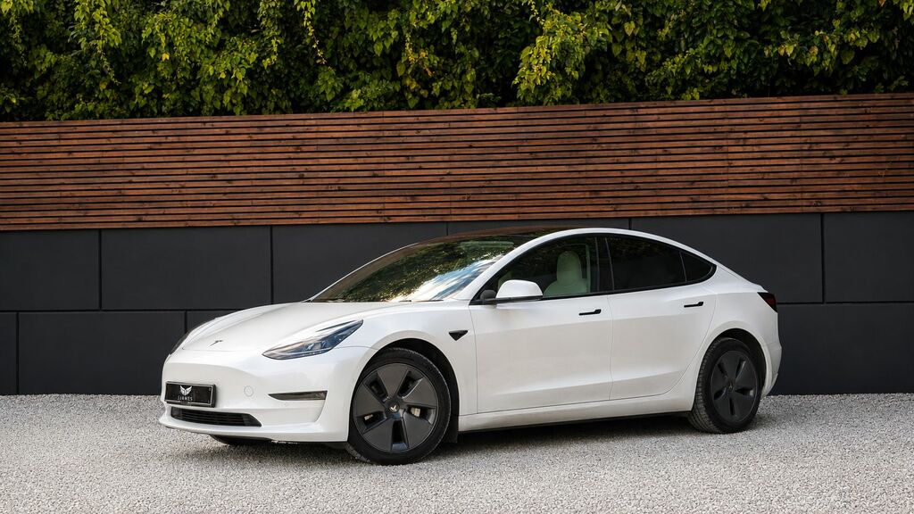 Tesla Model 3 2021 Dual Motor Long Range Saloon A White #2