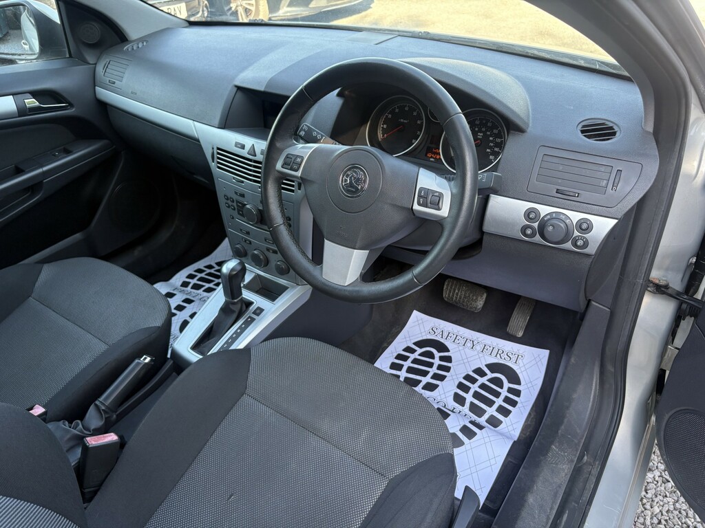Vauxhall Astra Exclusiv Silver #10
