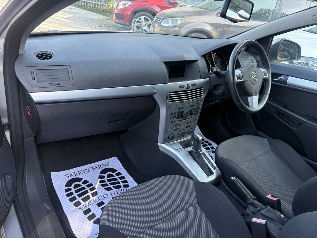 Vauxhall Astra Exclusiv Silver #15