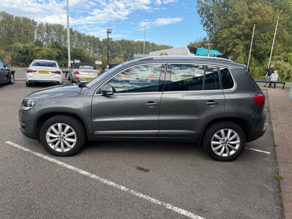 Volkswagen Tiguan 2.0 Tdi Bluemotion Tech Match Suv Dsg 4 Black #9