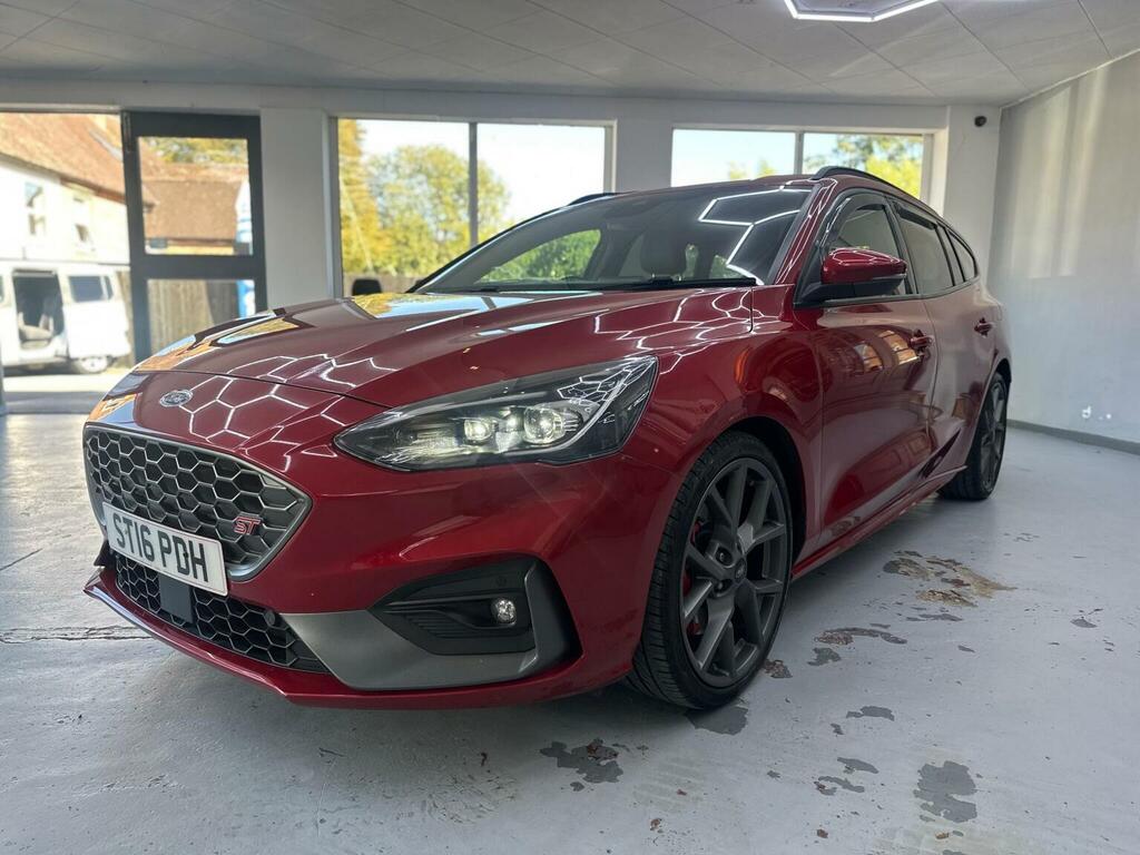 Ford Focus Estate 2.3T Ecoboost St Euro 6 Ss 202 Red