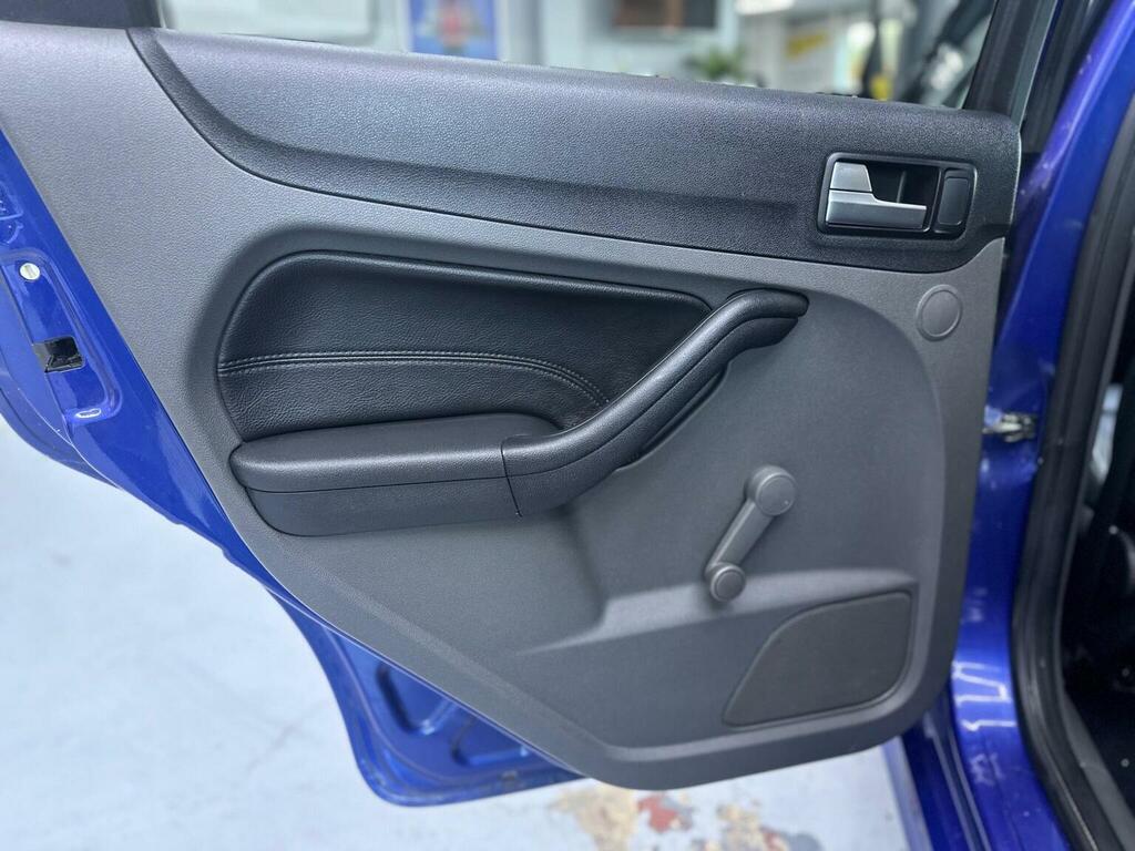 Ford Focus Zetec Climate 16V 5-Door Blue #45