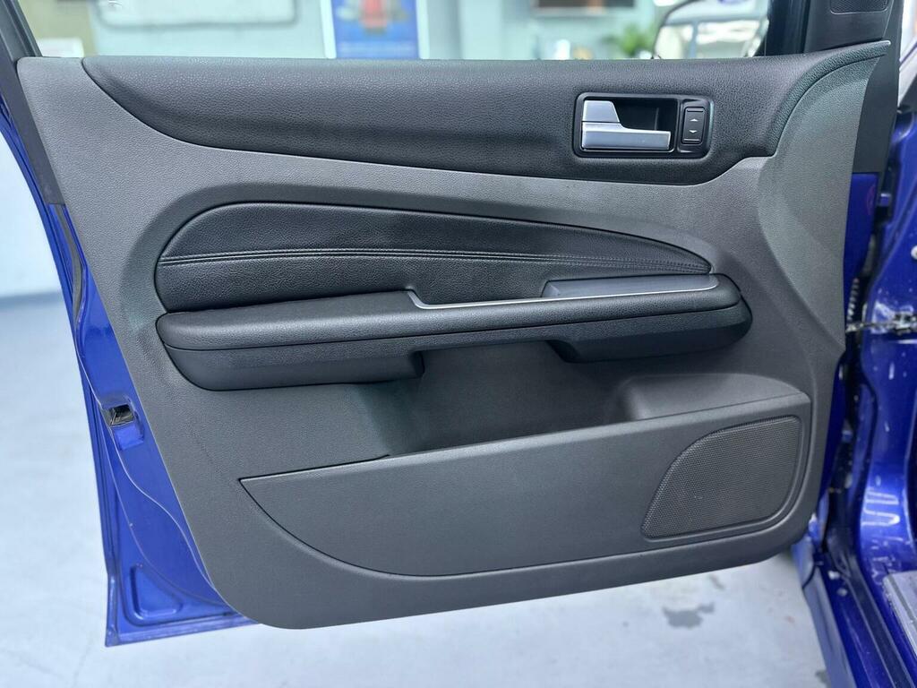 Ford Focus Zetec Climate 16V 5-Door Blue #47