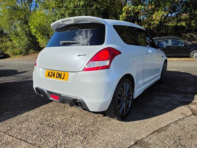 Suzuki Swift Sport White #4