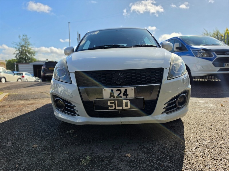 Suzuki Swift Sport White #2