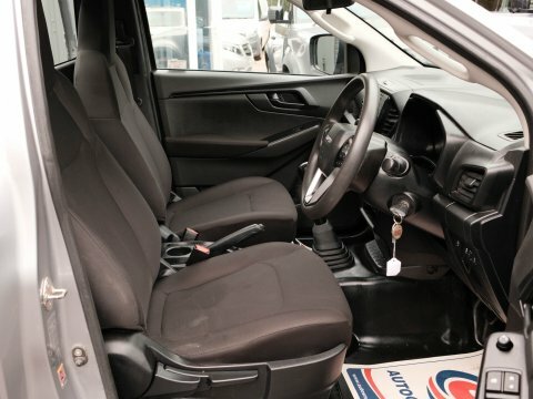 Isuzu D-Max 1.9 V-cross Double Cab 4X4 Black #25