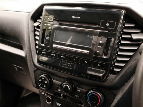Isuzu D-Max 1.9 V-cross Double Cab 4X4 Black #23