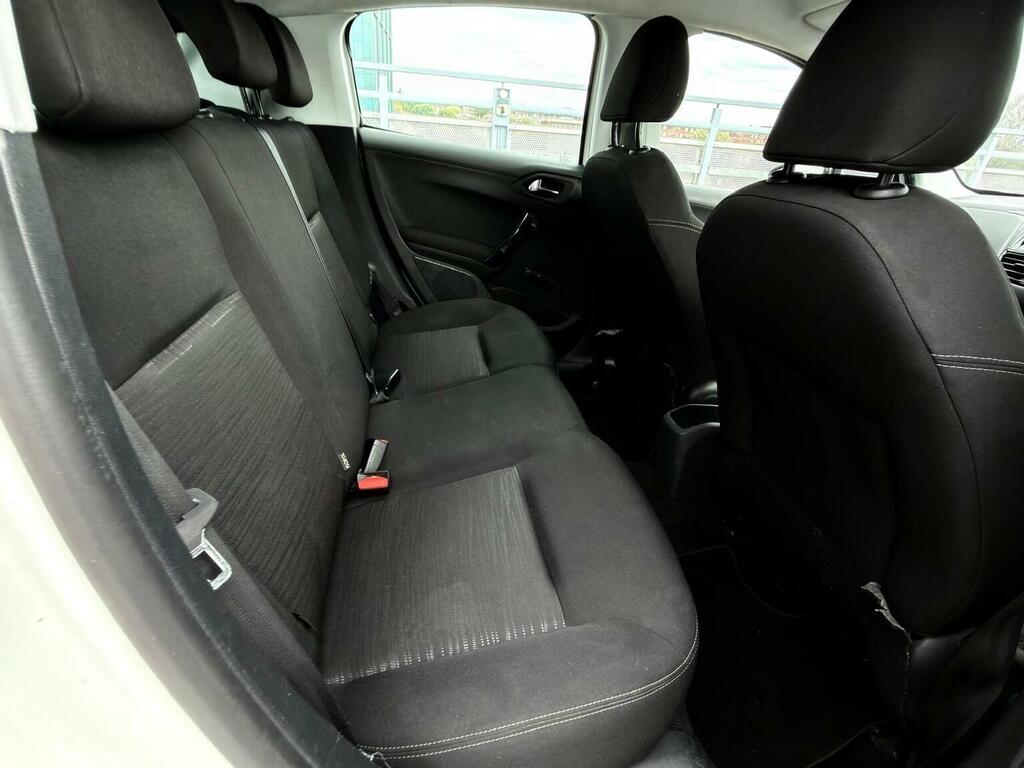 Peugeot 208 1.2 Vti Active White #23