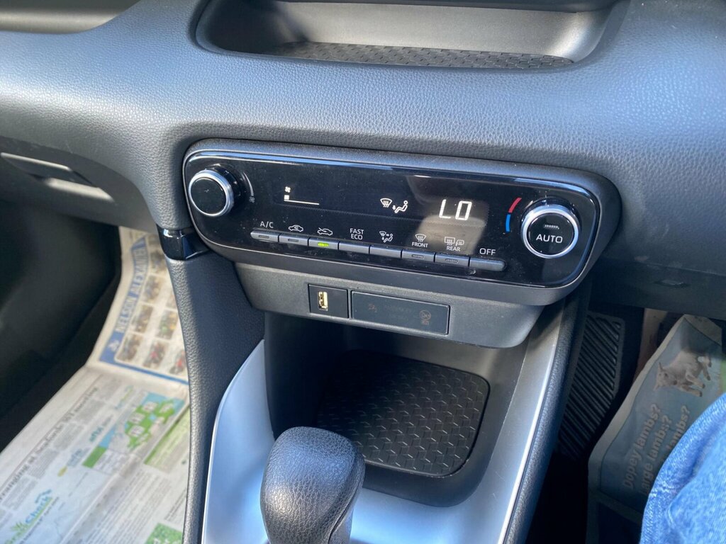 Toyota Yaris Dynamic White #34