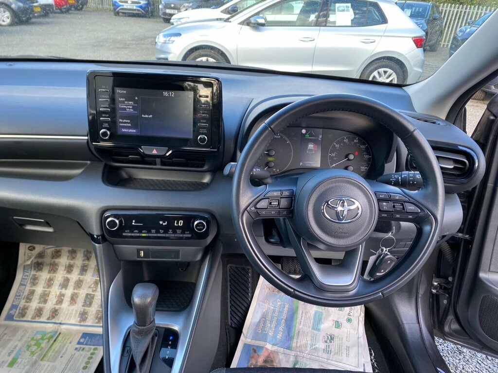 Toyota Yaris Dynamic White #28
