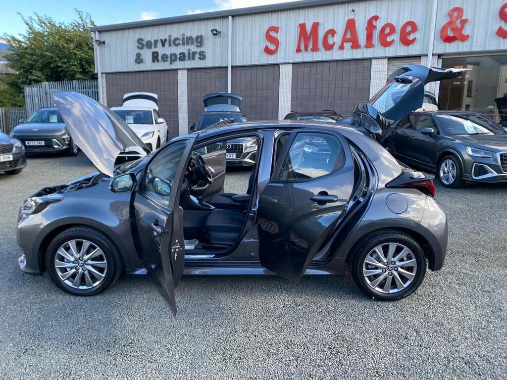 Toyota Yaris Dynamic White #20