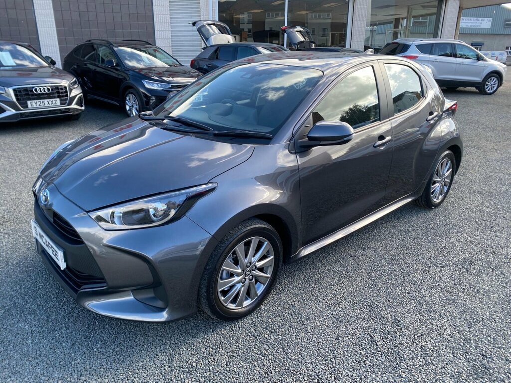 Toyota Yaris Dynamic White #9