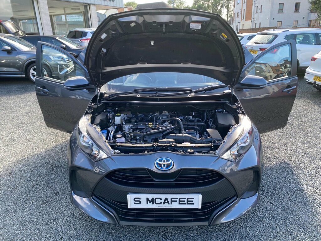 Toyota Yaris Dynamic White #14