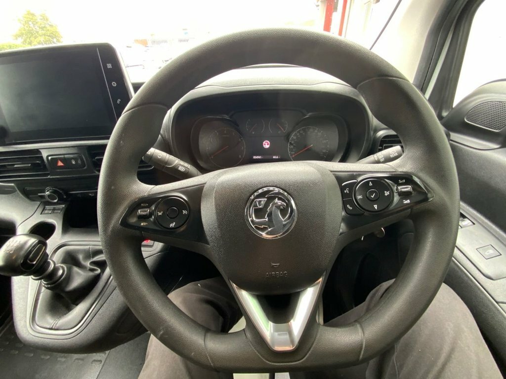 Vauxhall Combo Turbo D 2300 Prime White #17