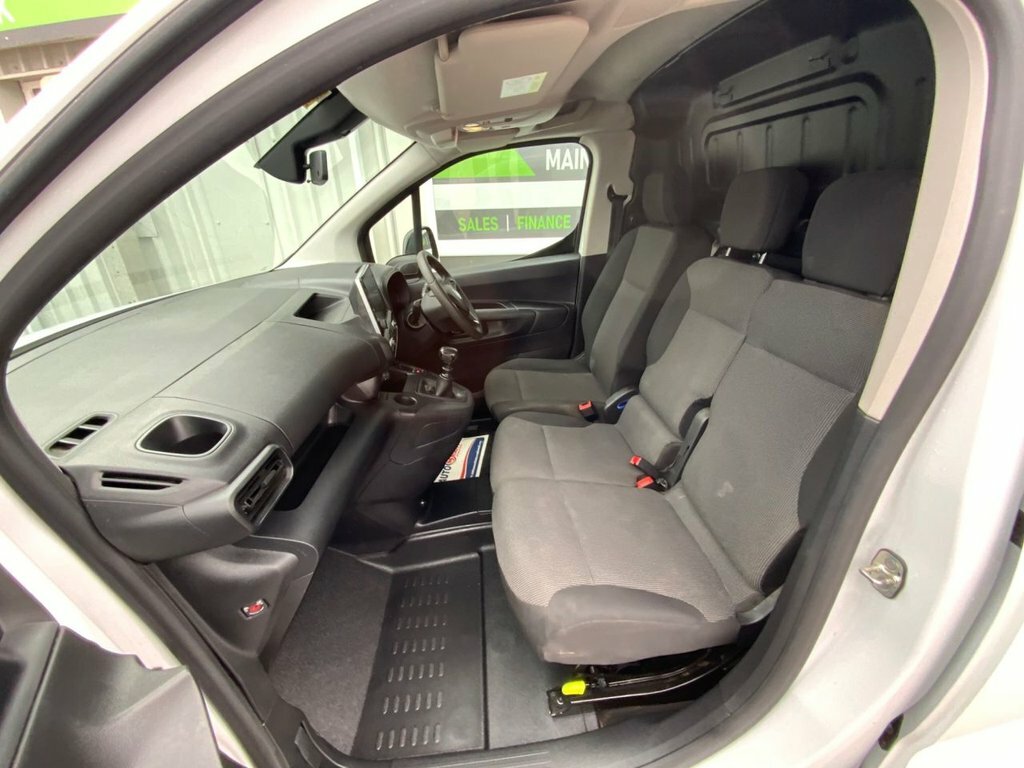 Vauxhall Combo 1.5L Pro White #4