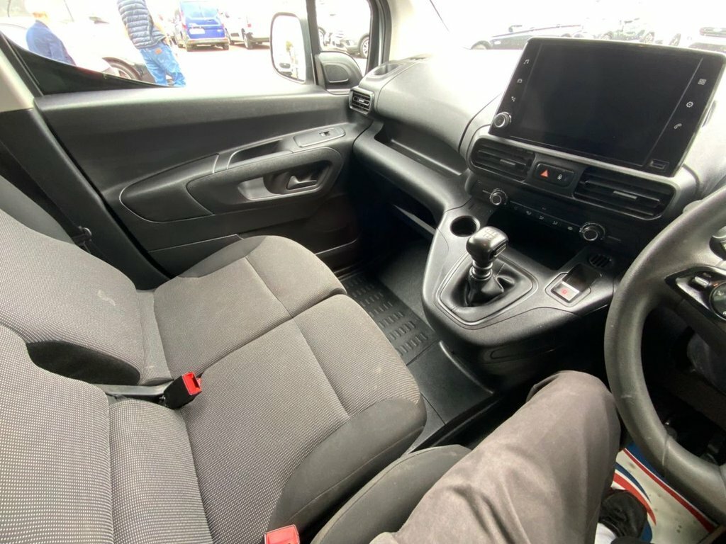 Vauxhall Combo Turbo D 2300 Prime White #15