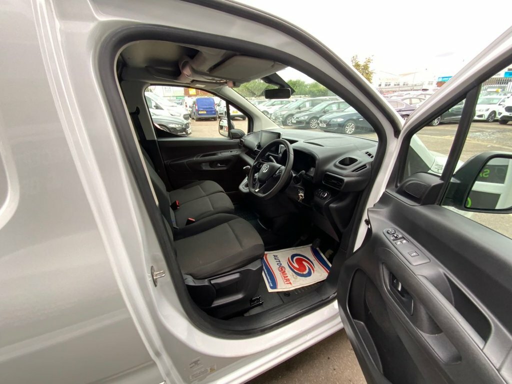 Vauxhall Combo Turbo D 2300 Prime White #13