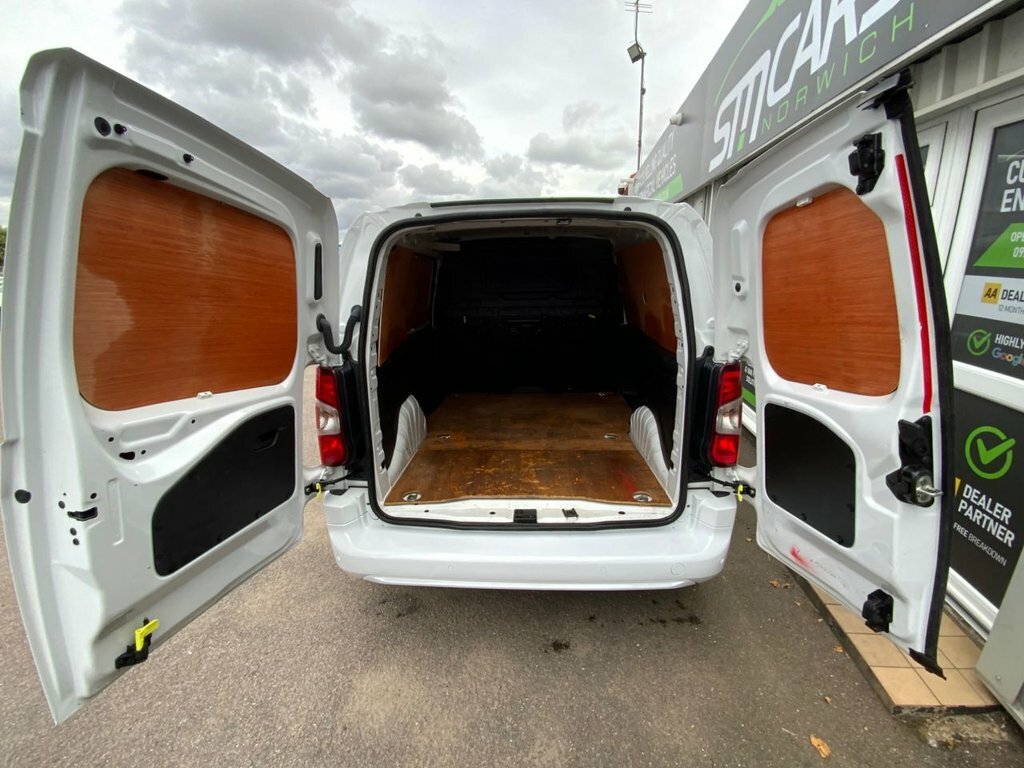 Vauxhall Combo Turbo D 2300 Prime White #11