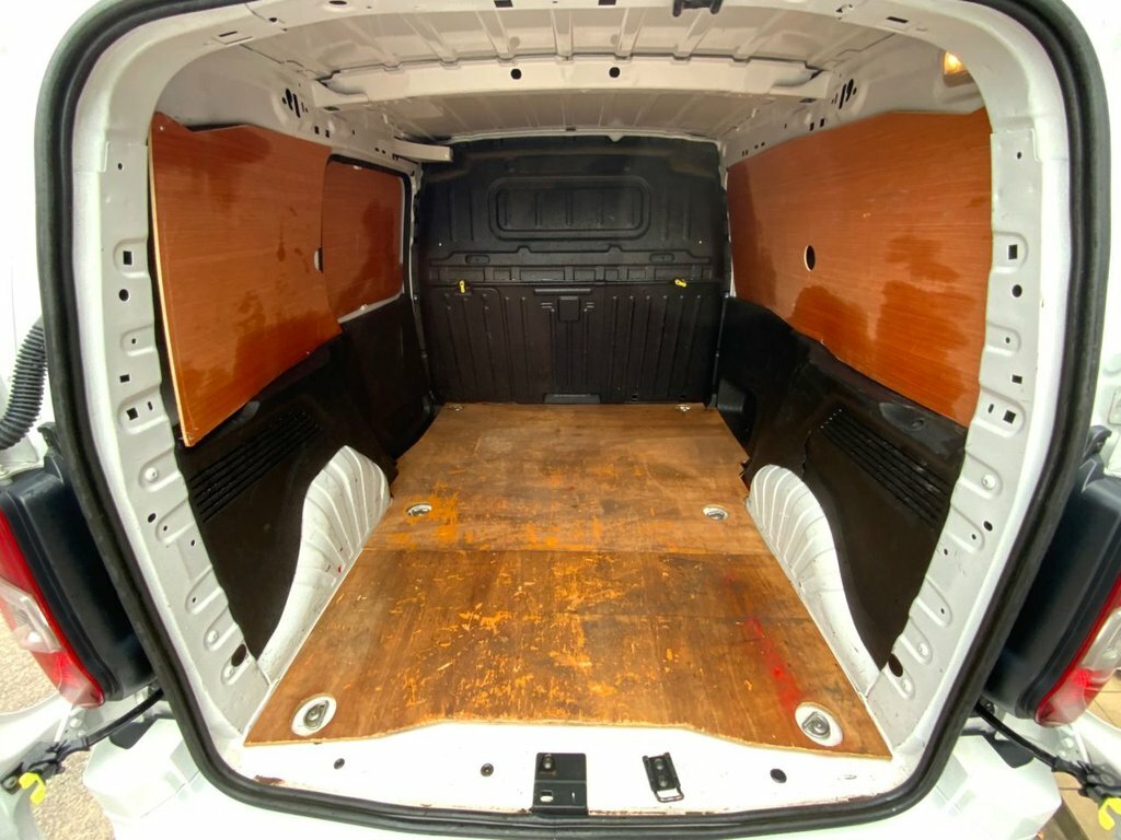 Vauxhall Combo Turbo D 2300 Prime White #10