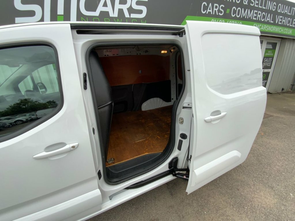 Vauxhall Combo Turbo D 2300 Prime White #12