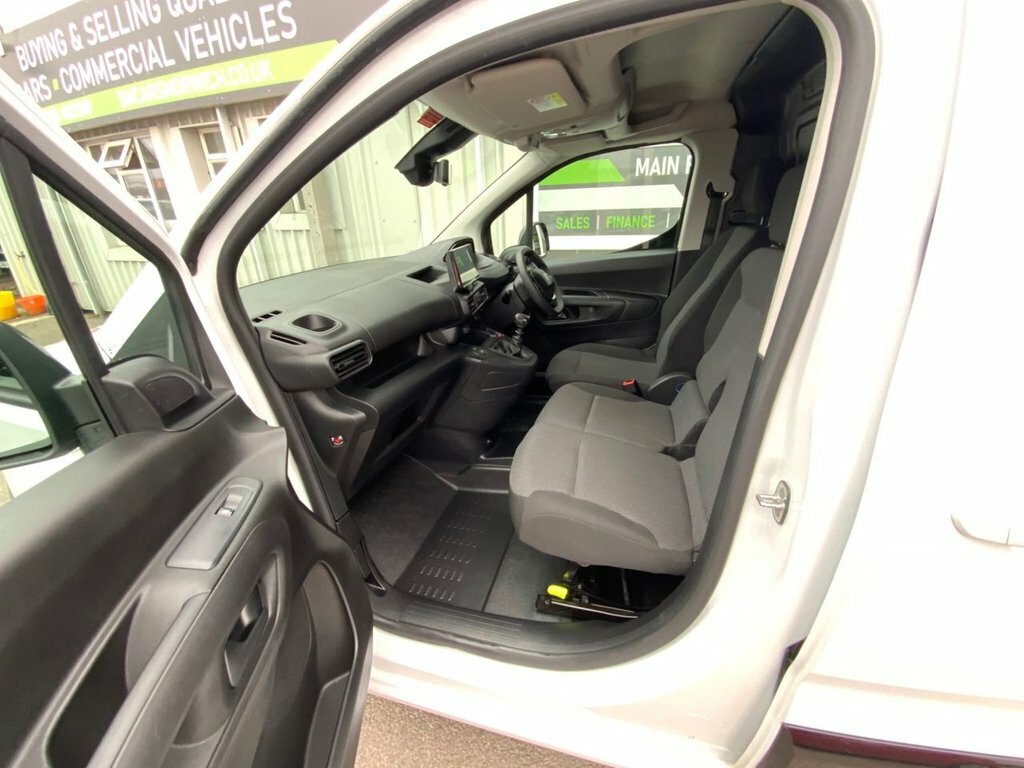Peugeot Partner 1.5L Asphalt White #3