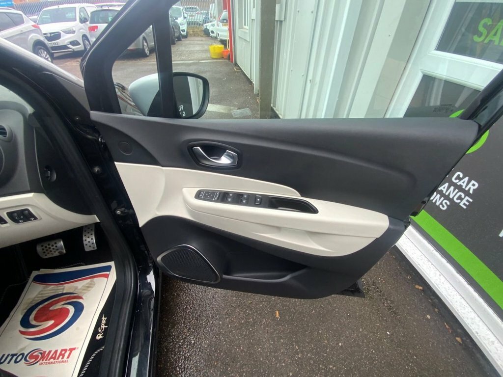 Renault Captur 0.9 Dynamique S Nav Tce 90 Bhp Black #11
