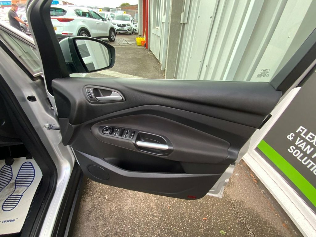 Ford Grand C-Max Grand Zetec Tdci Black #17