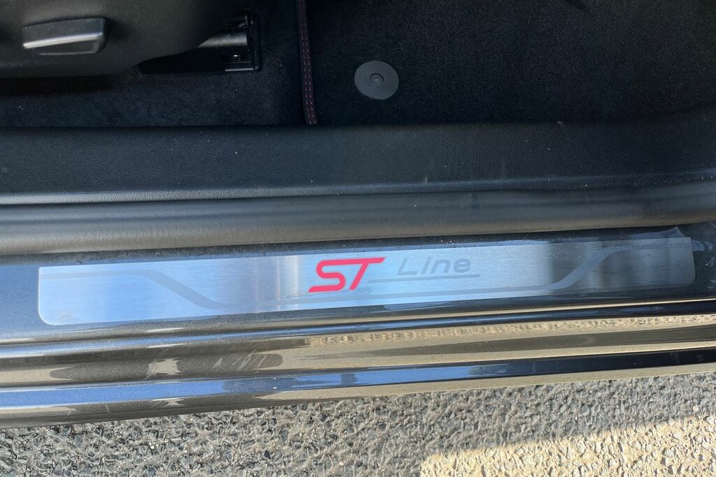 Ford Focus St-line X Red #28